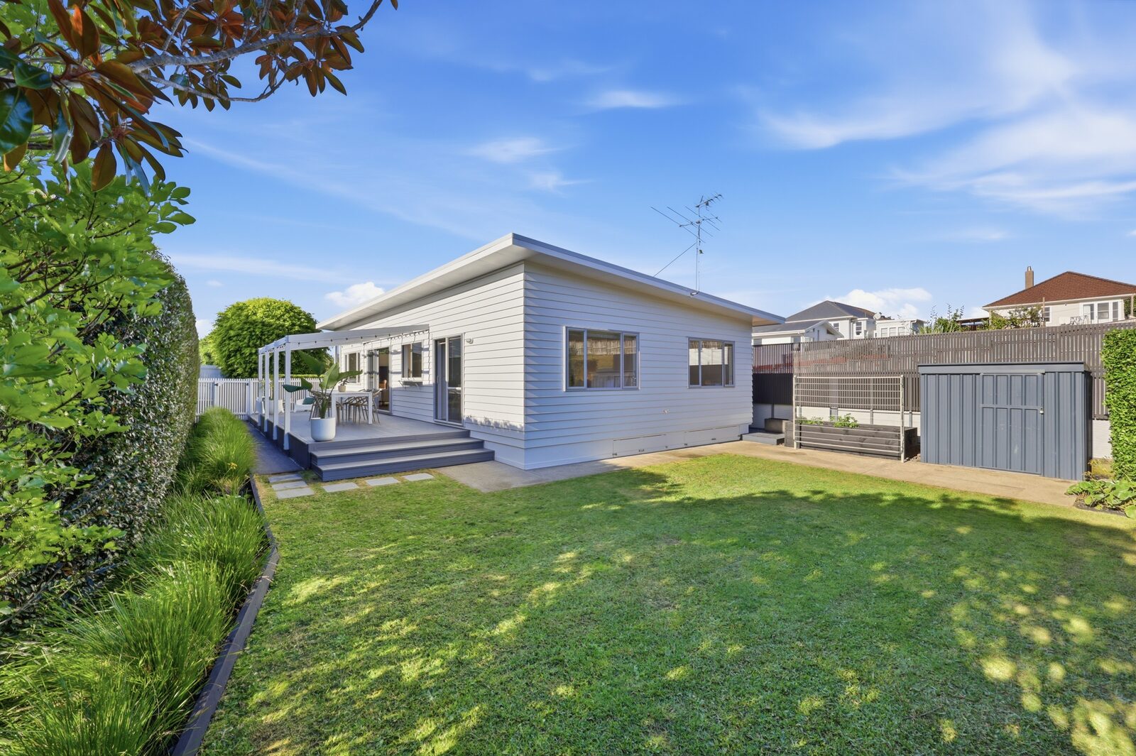 Property platform vs property agency: what changes for owners